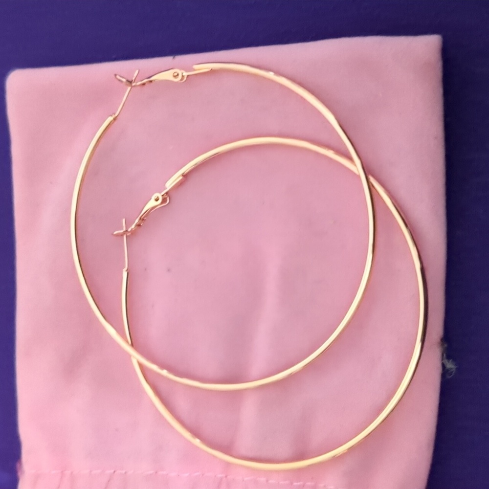 2 pairs of hoop earrings - Picture 2 of 3